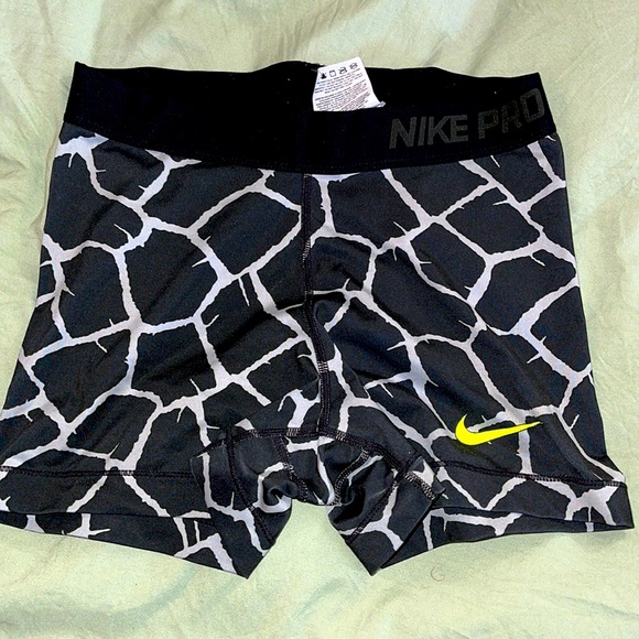 Nike short set - Picture 5 of 9